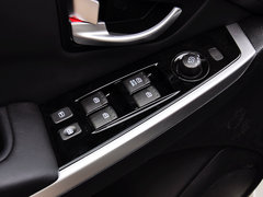 2014款 2.0L 汽油两驱自动典藏版 5座
