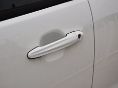 2014款 2.0L 汽油两驱自动典藏版 5座
