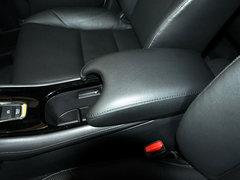 2015款 1.8L CVT 四驱旗舰型 5座