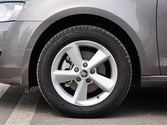 2015款 1.6L 自动 逸俊版
