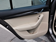 2015款 1.6L 自动 逸俊版