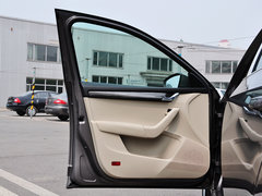 2015款 1.6L 自动 逸俊版