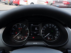2015款 1.6L 自动 逸俊版