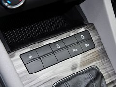 2015款 1.6L 自动 逸俊版