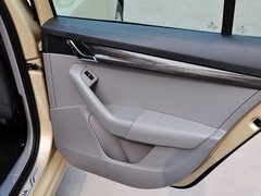 2015款 1.6L 自动 逸俊版