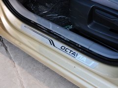 2015款 1.6L 自动 逸俊版