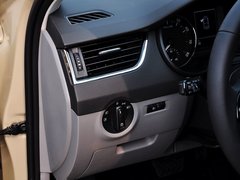 2015款 1.6L 自动 逸俊版