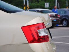 2015款 1.6L 自动 逸俊版