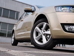 2015款 1.6L 自动 逸俊版