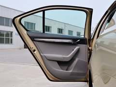 2015款 1.6L 自动 逸俊版