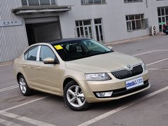 2015款 1.6L 自动 逸俊版
