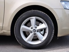 2015款 1.6L 自动 逸俊版