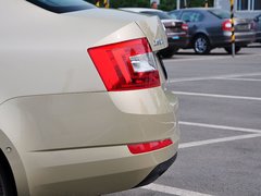 2015款 1.6L 自动 逸俊版