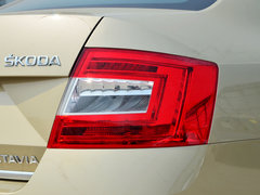 2015款 1.6L 自动 逸俊版
