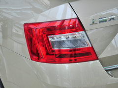 2015款 1.6L 自动 逸俊版