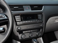 2015款 1.6L 自动 逸杰版