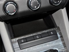 2015款 1.6L 自动 逸杰版