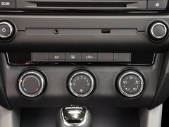 2015款 1.6L 自动 逸杰版