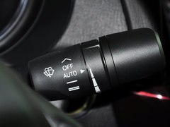 2014款 2.0L 自动 蓝天豪华版