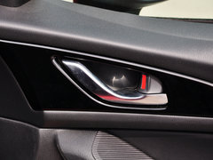 2014款 两厢 1.5L 自动 尊贵型