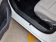 2014款 1.0L 手动标准型