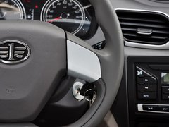 2014款 1.0L 手动标准型