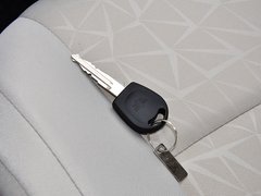 2014款 1.0L 手动标准型
