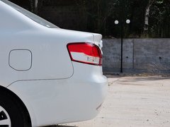 2014款 1.0L 手动标准型