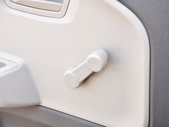 2014款 1.0L 手动标准型