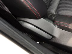 2014款 两厢 2.0L 自动 旗舰型