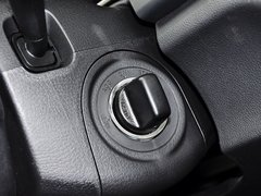 2014款 2.5L 自动 两驱尊贵版 5座