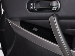 2014款 2.5L 自动 两驱尊贵版 5座