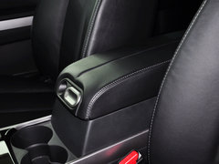 2014款 2.5L 自动 两驱尊贵版 5座