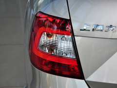 2015款 1.6L 自动 乐选型