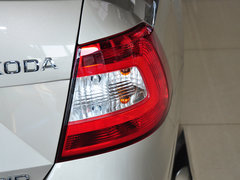 2015款 1.6L 自动 乐选型