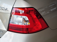 2015款 1.6L 自动 乐选型