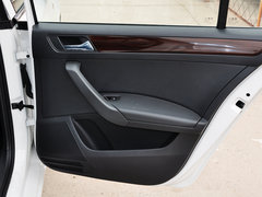 2015款 1.6L 自动 豪华版