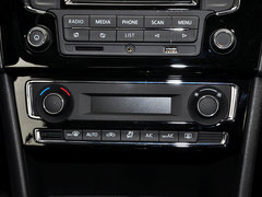 2015款 1.6L 自动 豪华版
