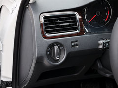 2015款 1.6L 自动 豪华版
