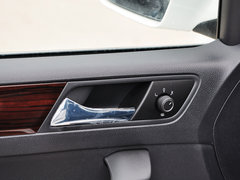 2015款 1.6L 自动 豪华版