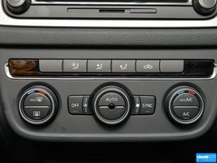 2015款 1.8TSI 自动 两驱30周年纪念版 5座
