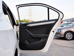 2015款 1.6L 自动 豪华型