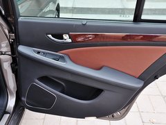 2015款 3.0L 自动 尊贵型