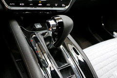 2015款 1.8L CVT 两驱豪华型 5座