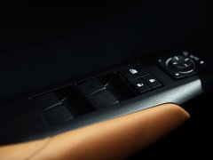 2015款 300h 锋致版 全驱 5座