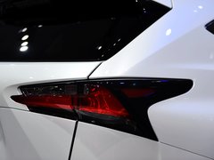 2015款 300h 锋致版 全驱 5座