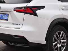 2015款 300h 锋致版 全驱 5座