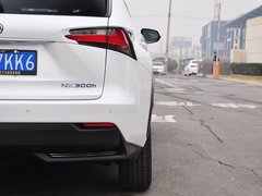 2015款 300h 锋致版 全驱 5座