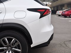 2015款 300h 锋致版 全驱 5座