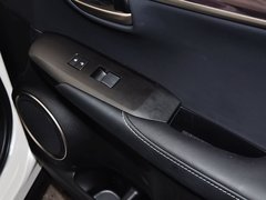 2015款 300h 锋致版 全驱 5座